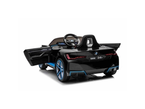 Электромобиль BMW i4